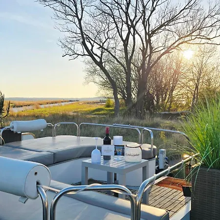 Botel Hafensuite Ruegen *